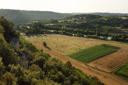 France, Dordogne, Perigord Noir, Dordogne Valley, Vezac, the Dordogne valley seen from Les Jardins de Marqueyssac