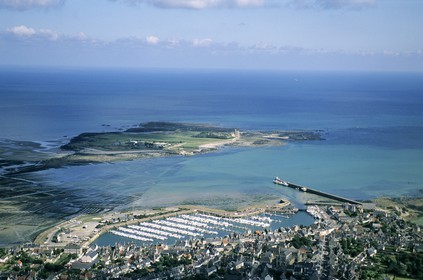 France, Manche (50), Cotentin, Ile de Tatihou face à Saint Vaast-la-Hougue, (vue aérienne)