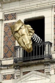 France, Loir et Cher (41), Blois, automate à une fenetre de la maison de la Magie