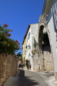 France, Var (83), Hyères, la porte des Princes dans rue Sainte-Claire
