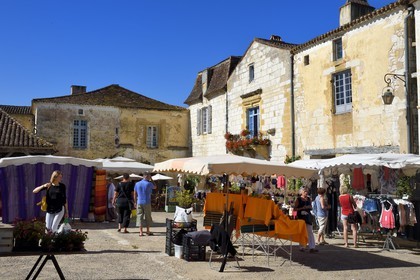 France, Dordogne, Perigord Pourpre, Monpazier, labelled Les Plus Beaux Villages de France (The Most Beautiful Villages in France), market day on the place des Cornieres in the heart of the village