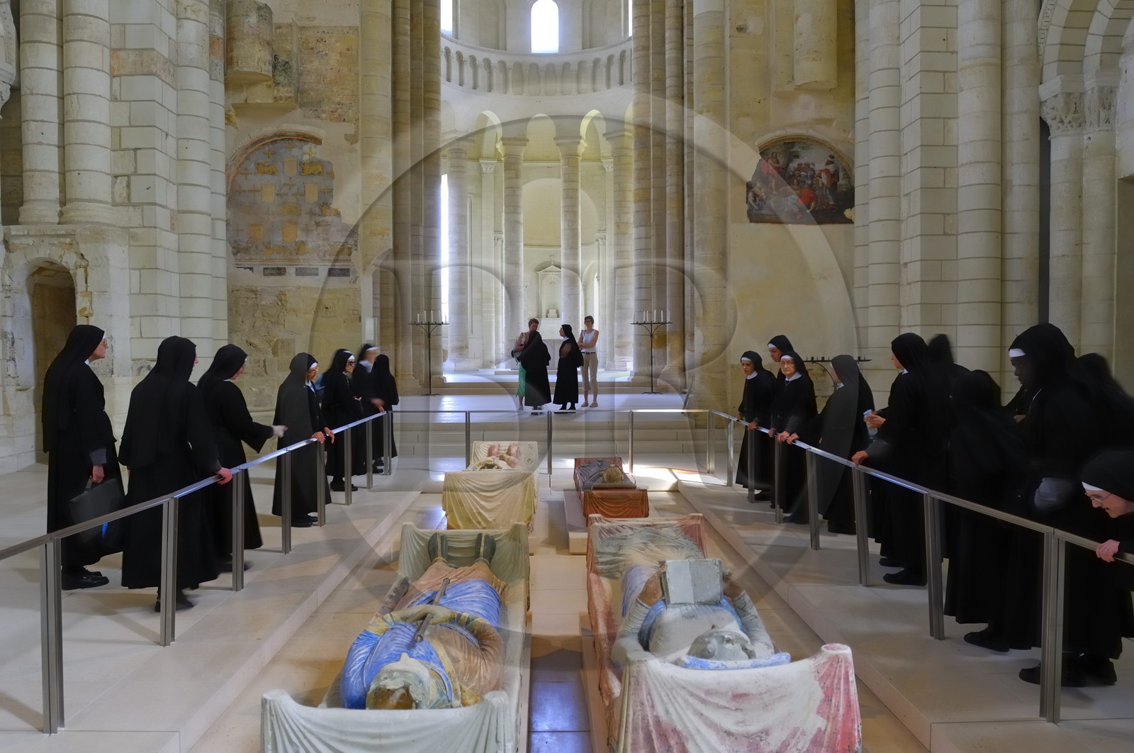 France, Maine et Loire (49), Vallée de la Loire classée Patrimoine Mondial de l' UNESCO, Fontevraud-l'Abbaye, abbaye de Fontevraud, l'église abbatiale, gisants polychromes des Plantagenêts