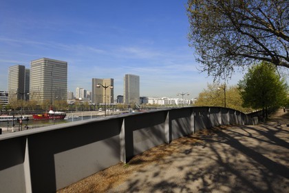 France, Paris (75), le quai François Mauriac, la Bibliothèque Nationale de France (BNF) François Mitterrand par l'architecte Dominique Perrault