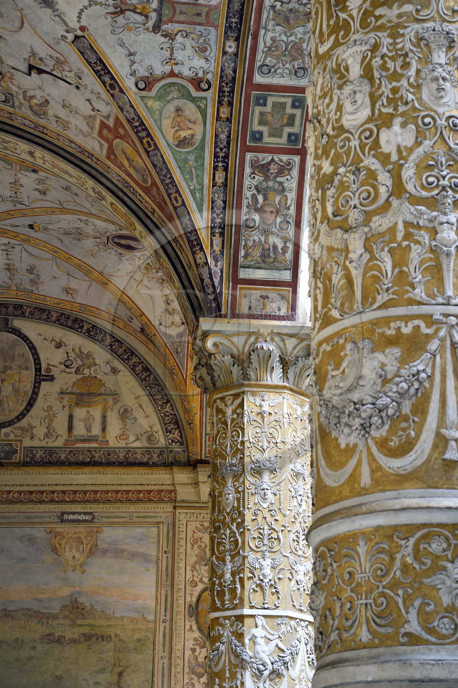 Italie, Toscane, Florence, centre historique classé Patrimoine Mondial de l'UNESCO, le Palazzo Vecchio, cour de Michelozzo avec des fresques de villes autrichiennes sur le mur de Giorgio Vasari