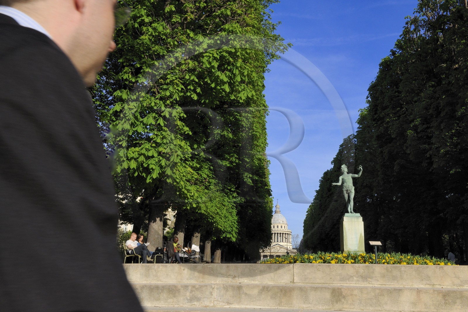 France, Paris (75), l' Acteur Grec par Charles-Arthur Bourgeois au Jardin du Luxembourg avec le Panthéon en arrière-plan