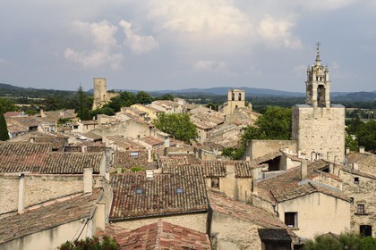 France, Vaucluse (84), Parc Naturel Regional du Luberon, Cucuron, labellisé Les Plus Beaux Villages de France, la tour de l'horloge