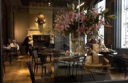 Belgium, Flanders, Antwerp (Antwerpen), café of the trendy Verso fashion shop