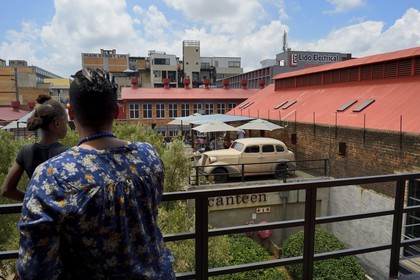 Afrique du Sud, province de Gauteng, Johannesburg, quartier de Maboneng, Arts on Main, lieu culturel dans un ancien entrepôt rénové qui a été construit à l'origine en 1911, mélangeant galeries d'art, librairies, restaurants et boutiques à la mode