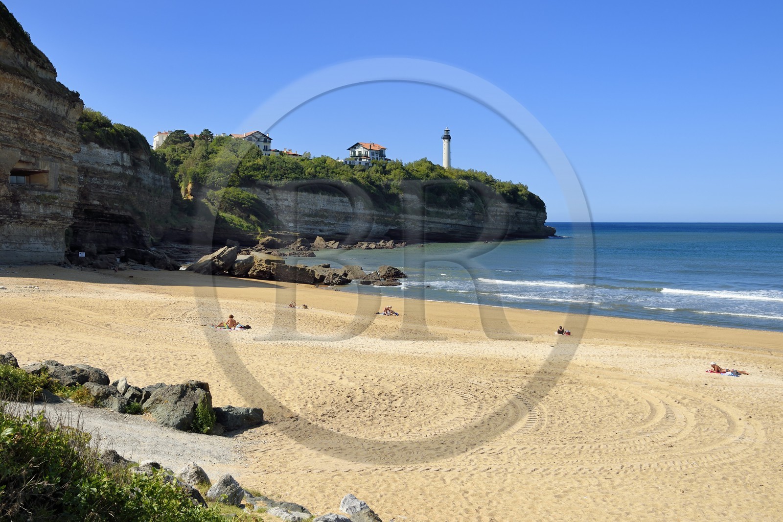 France, Pyrénées-Atlantiques (64), Pays-Basque, Anglet, plage de la Petite Chambre d'Amour et le phare de Biarritz