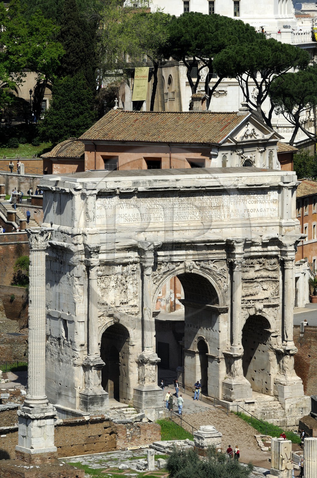Italie, Latium, Rome, centre historique classé Patrimoine Mondial de l'UNESCO, le forum Romain, Arc de triomphe de Septime Sévère (Septimius Severus)