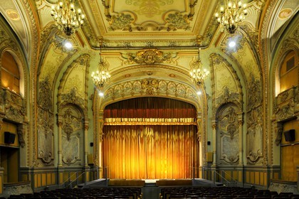 France, Vosges (88), Station thermale de Contrexéville, le théatre du casino est un pur pastiche de la Renaissance italienne, chargé d’une profusion de masques de la commedia dell’arte et de lyres