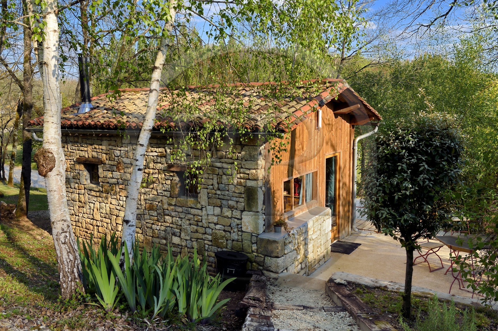 France, Charente (16), Chazelles, la cabane du camping du Buron