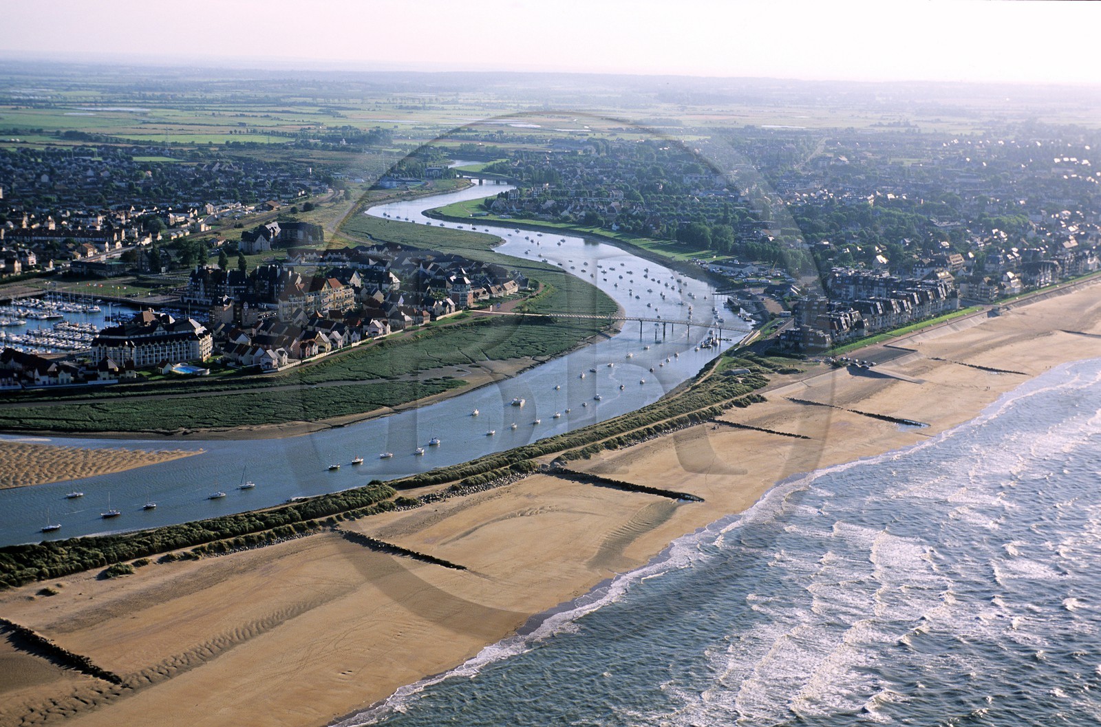 France, Calvados (14), Houlgate, embouchure de la Divette (vue aérienne)