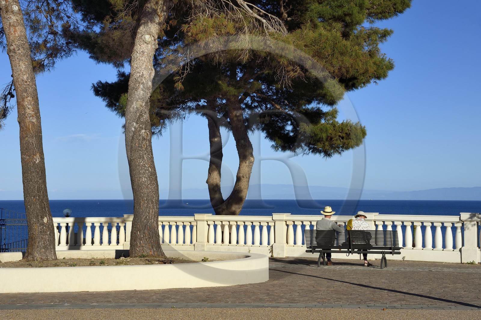 Italy, Sicily, Aeolian Islands, listed as World Heritage by UNESCO, Lipari Island, Lipari, couple on Piazza Giuseppe Mazzini