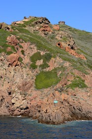 France, Corse-du-Sud (2A), Golfe de Porto, classé Patrimoine Mondial de l'UNESCO, Réserve naturelle de Scandola, Ile de Gargalo dominée par une ancienne tour génoise