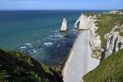 France, Seine-Maritime (76), Pays de Caux, Côte d'Albâtre, Etretat, la falaise d'Aval, l'Arche d'Aval et l'Aiguille