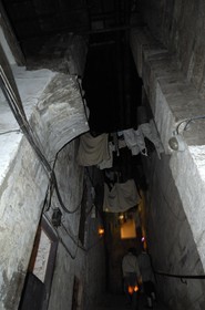 Royaume-Uni, Ecosse, Edimbourg, des voûtes souterraines, ayant d'abord servi d'entrepôts, d'ateliers et de tavernes servirent plus tard de logements aux pauvres