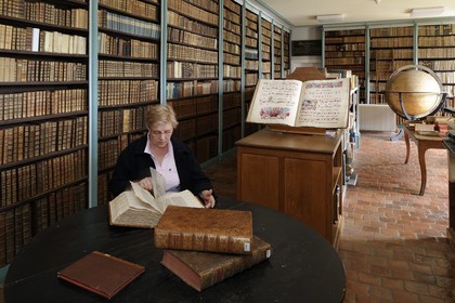 France, Côte d'Or (21), Semur-en-Auxois, la bibliothèque (historique) de la ville