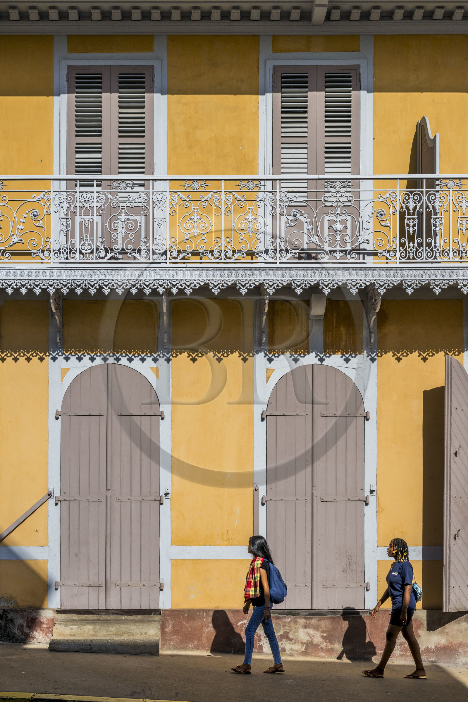 France, Guyane, Cayenne, place des Palmistes, immeuble de style colonial construit en 1890, ancienne Maison Thémire abritant l'hôtel et le bar Les Palmistes