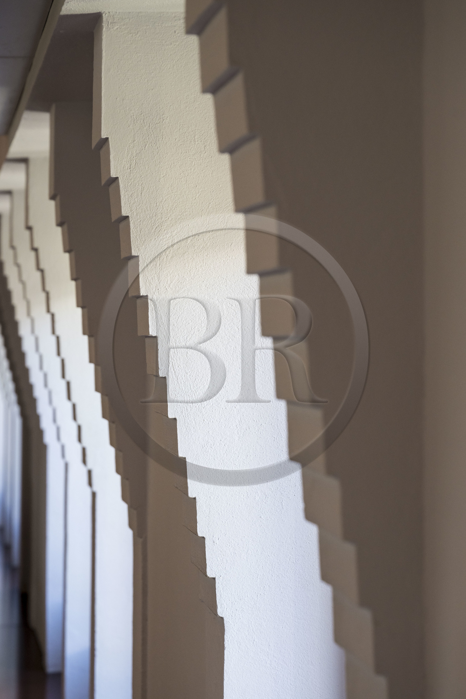 Espagne, Catalogne, Barcelone, le Palais Güell (Palau Güell) construit entre 1886 et 1891 et réalisé par l'architecte du modernisme catalan Antoni Gaudi, site classé au Patrimoine Mondial de l'UNESCO, ancienne buanderie dans les combles