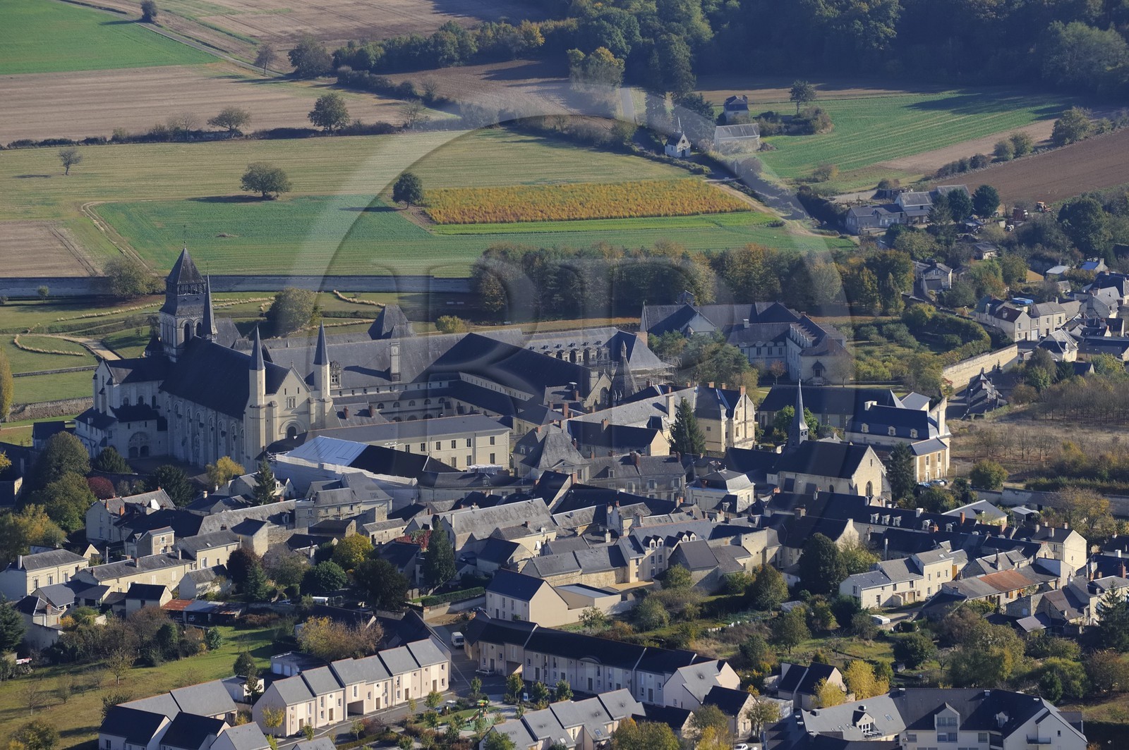 France, Maine-et-Loire (49), Vallée de la Loire classée Patrimoine Mondial de l'UNESCO, Fontevraud l'Abbaye, abbaye de Fontevraud (vue aérienne)