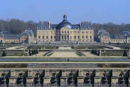 France, Seine et Marne, Maincy, Chateau de Vaux le Vicomte, southern facade of the castle and the A la Francaise gardens created by Le Notre