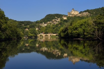 France, Dordogne, Perigord Noir, Dordogne Valley, the Dordogne river at Castelnaud la Chapelle