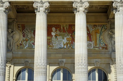 France, Paris (75), Grand Palais, détail des frises intérieures du péristyle de la façade principale concue par Henri Deglane