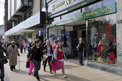 Royaume-Uni, Ecosse, Edimbourg, boutique de kilt et cachemire sur Princes street