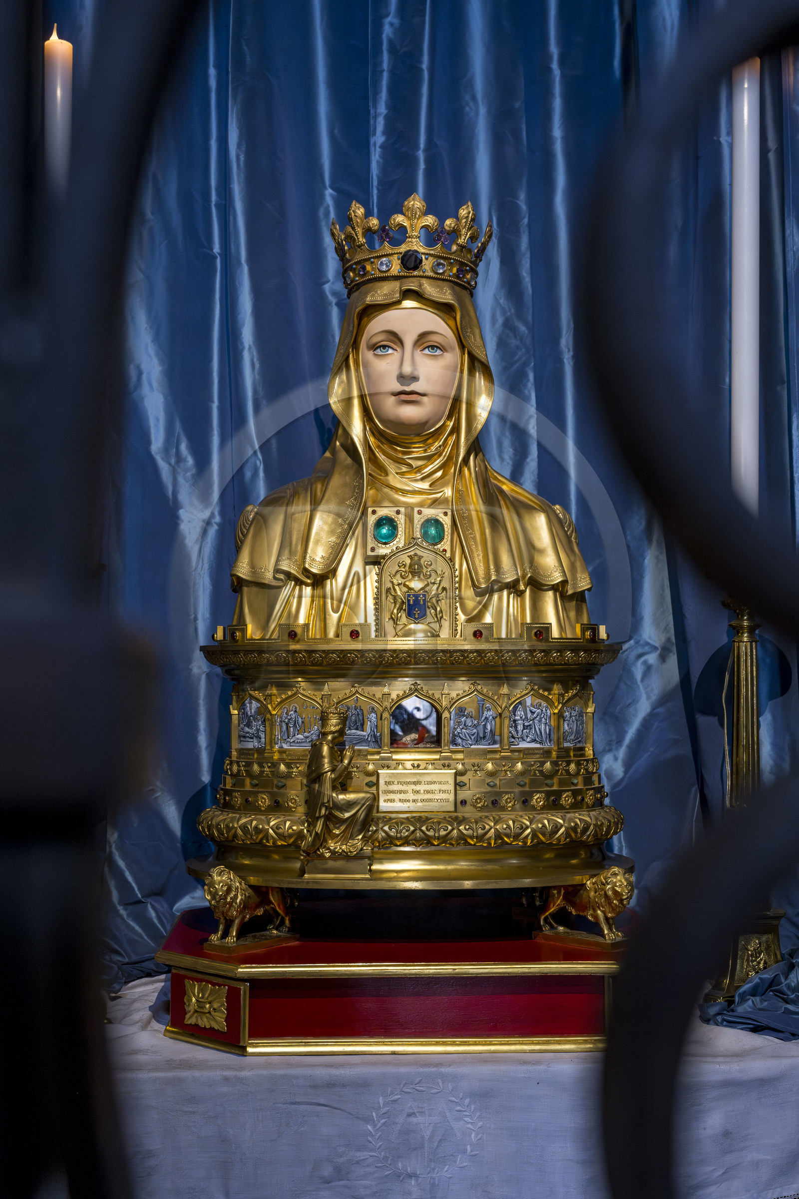France, Bouches-du-Rhône (13), Tarascon, la collégiale royale Sainte-Marthe érigée aux XIe et XIIe siècles, reproduction du reliquaire disparu à la révolution qui contenait le crâne de Sainte Marthe