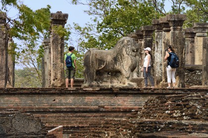 Sri Lanka, province du Centre-Nord, Polonnaruwa, l'ancienne capital du pays (XIe au XIIIe siècle) est classée au Patrimoine Mondial de l'UNESCO, palais de Nissanka Malla, chambre du conseil royal