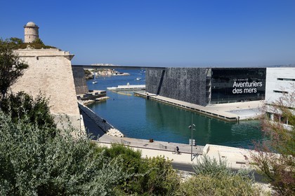 France, Bouches-du-Rhône (13), Marseille, MuCEM (Musée des civilisations de l'Europe et de la Méditerranée) par les architectes Rudy Ricciotti et R. Carta, et le Fort Saint Jean