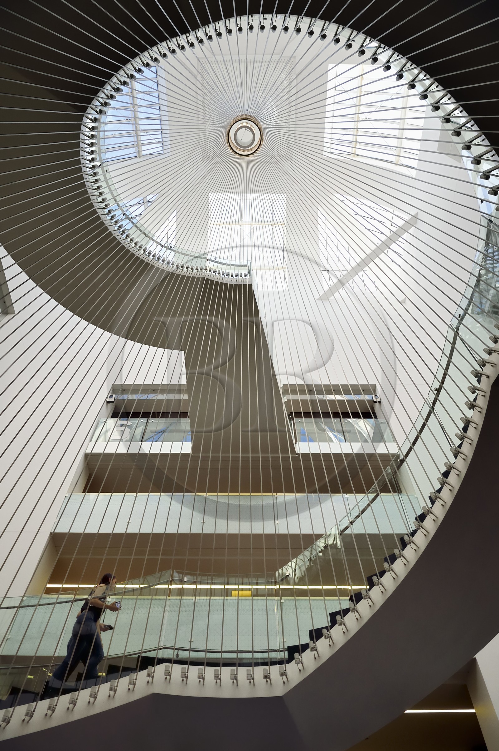 France, Bas-Rhin (67), Strasbourg, Neustadt quartier allemand classé au Patrimoine Mondial de l'UNESCO, place de la Liberté, bibliothèque nationale et universitaire (BNU), escalier monumental par architecte ANMA-Agence Nicolas Michelin et associés