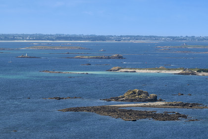 France, Finistère (29), Pays des Abers, iles dans l'estuaire de l'Aber Wrac'h vu depuis l'Ile Vierge