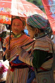 Vietnam, Lao Cai province, Bac Ha district, Can Cau market, women from the Flower Hmong minority