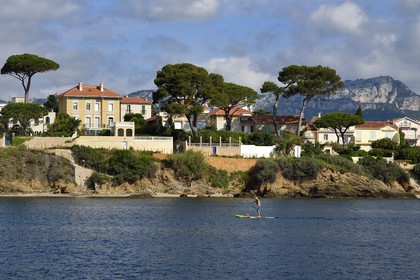 France, Var (83), Toulon, paddle en bordure du quartier du Mourillon