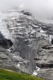 Suisse, Canton de Berne, Oberland bernois, massif de la Jungfrau (3 454 m) dit le toit de l' Europe, classé Patrimoine Mondial de l' UNESCO, randonneurs