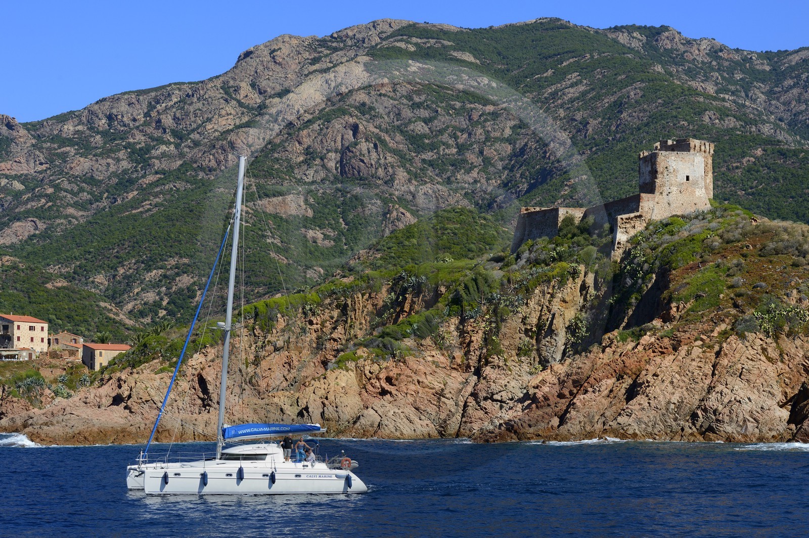 France, Corse-du-Sud (2A), Golfe de Girolata, classé Patrimoine Mondial de l'UNESCO, Girolata sur la commune d'Osani, fortin avec une tour gênoise carrée