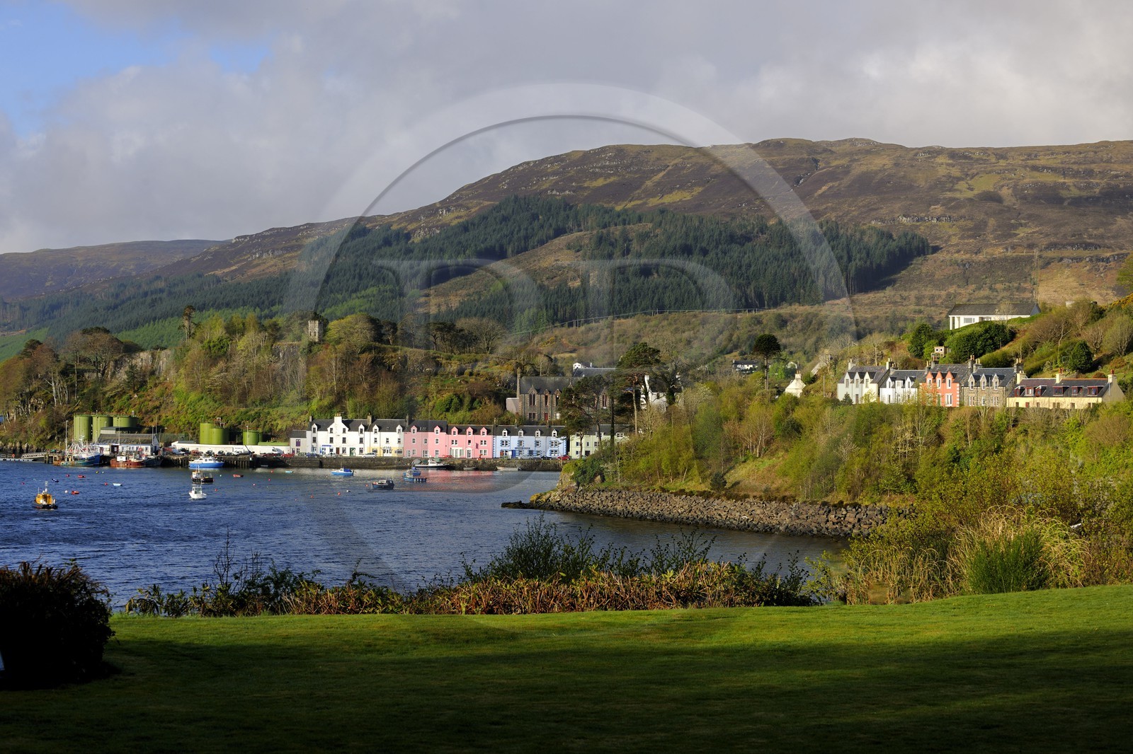 Royaume-Uni, Ecosse, région des Highlands, les Hébrides, île de Skye, le port de pêche de Portree