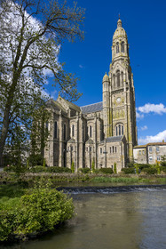 France, Vendee, Saint Laurent sur Sèvre, the basilica of Saint-Laurent-sur-Sèvre in which is located the tomb of Father Louis Marie Grignion de Montfort, on the banks of the Sèvre Nantaise river