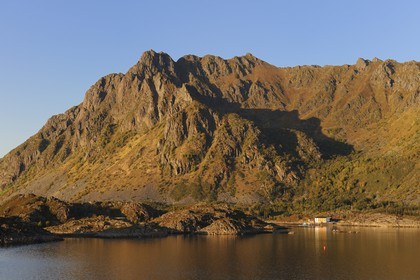 Norvège, Nordland, Iles Lofoten, côte au nord de Svolvaer à la sortie du Raftsundet