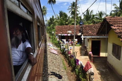 Sri Lanka, Province du Sud, train de Galle à Colombo vers Hikkaduwa