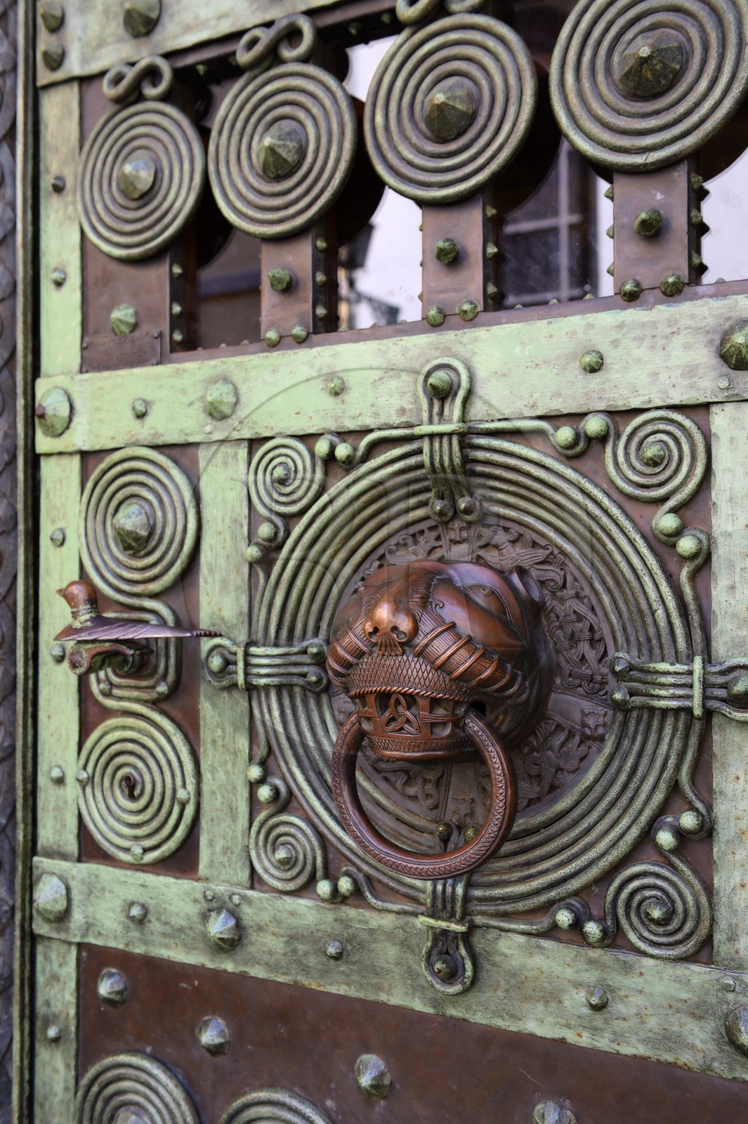 Allemagne, Bade-Wurtemberg, Fribourg en Brisgau, porte en bronze de Palais archiépiscopal (Erzbischöfliches Ordinariat) dans la rue Schoferstrasse