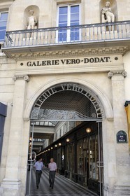 France, Paris (75), Galerie Vero-Dodat entre la rue Jean-Jacques-Rousseau et la rue du Bouloi, entrée rue du Bouloi