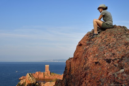 France, Var, Agay area next to Saint-Raphael, Massif de l'Esterel (Esterel Massif), the Corniche d'Or, the ile d'Or island tower next to the Dramont cape