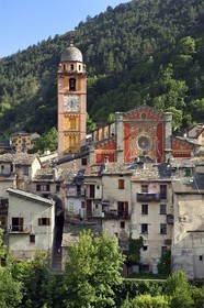 France, Alpes-Maritimes, Roya Valley (Nice hinterland), at the foot of the Mercantour National Park, Tende, Collegiate Church of Notre Dame de l'Assomption (Our Lady of the Assumption) in a tangle of flagstone roofs