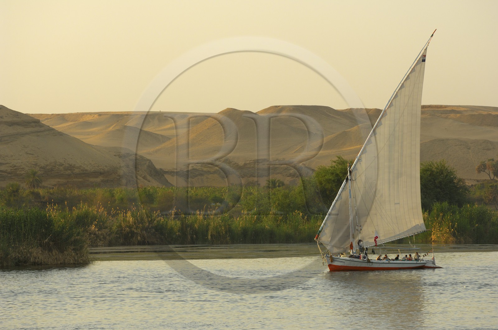 Egypte, Haute Egypte, vallée du Nil, le Nil entre Edfou et Kom Ombo