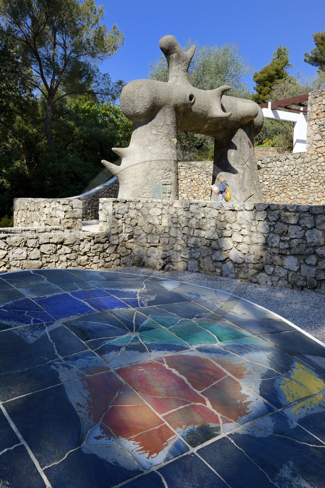France, Alpes-Maritimes (06), Saint Paul de Vence, Fondation Maeght, musée d'art contemporain, labyrinthe Miro