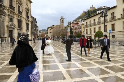 Spain, Andalusia, Granada, wedding on the Plaza Nueva dominated by the Alcazaba of the Alhambra
