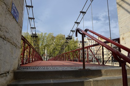 France, Rhône (69), Lyon, site historique classé Patrimoine Mondial de l'UNESCO, quai Bondy et la passerelle Saint Vincent sur la Saône